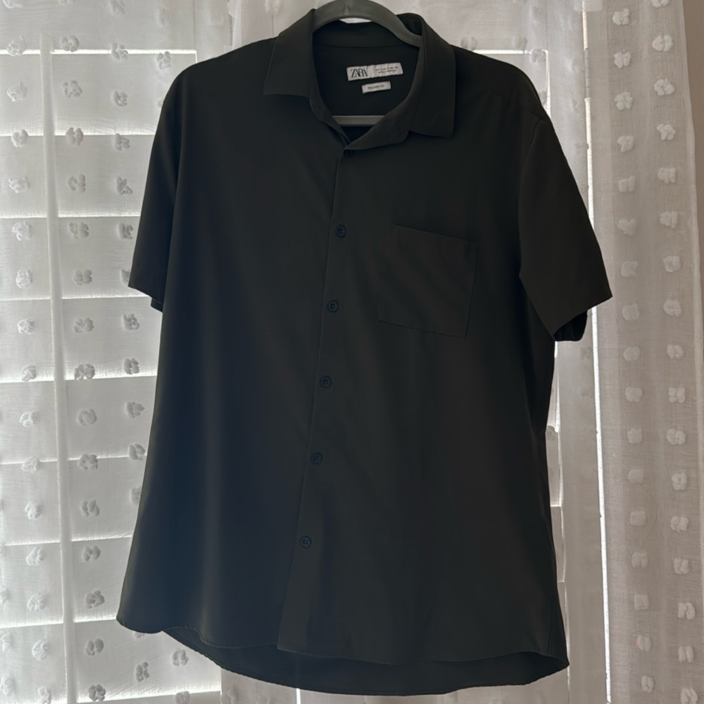 Zara men’s dark green button up short sleeve shirt